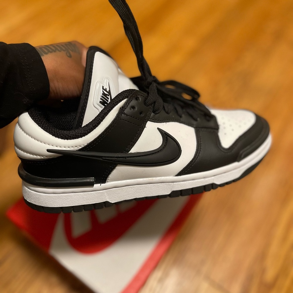 Woman Nike Dunks Low Twist